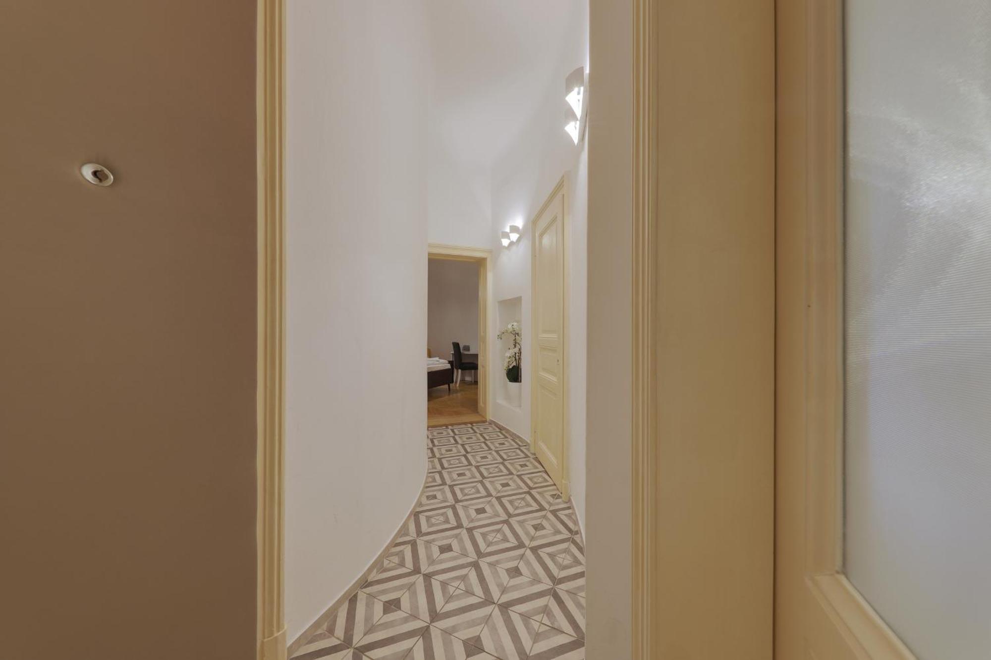 Beautiful Condo At The Old Town Bratislava Exterior foto